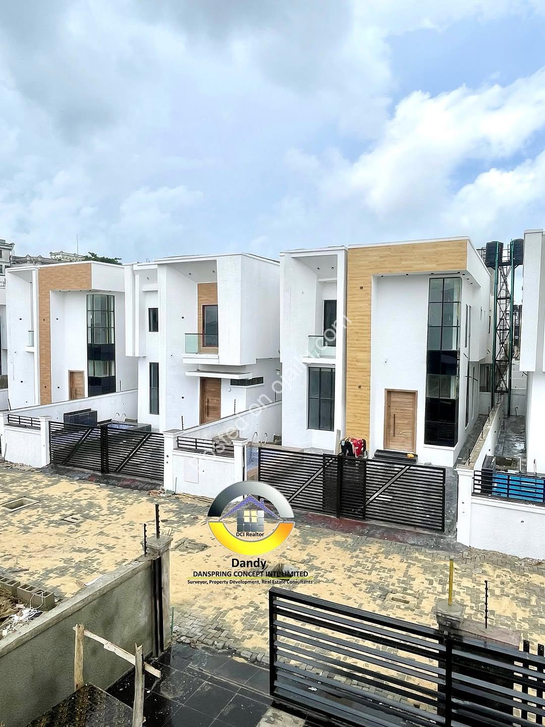 Modern 4-Bed Duplex with Pool in Chevron