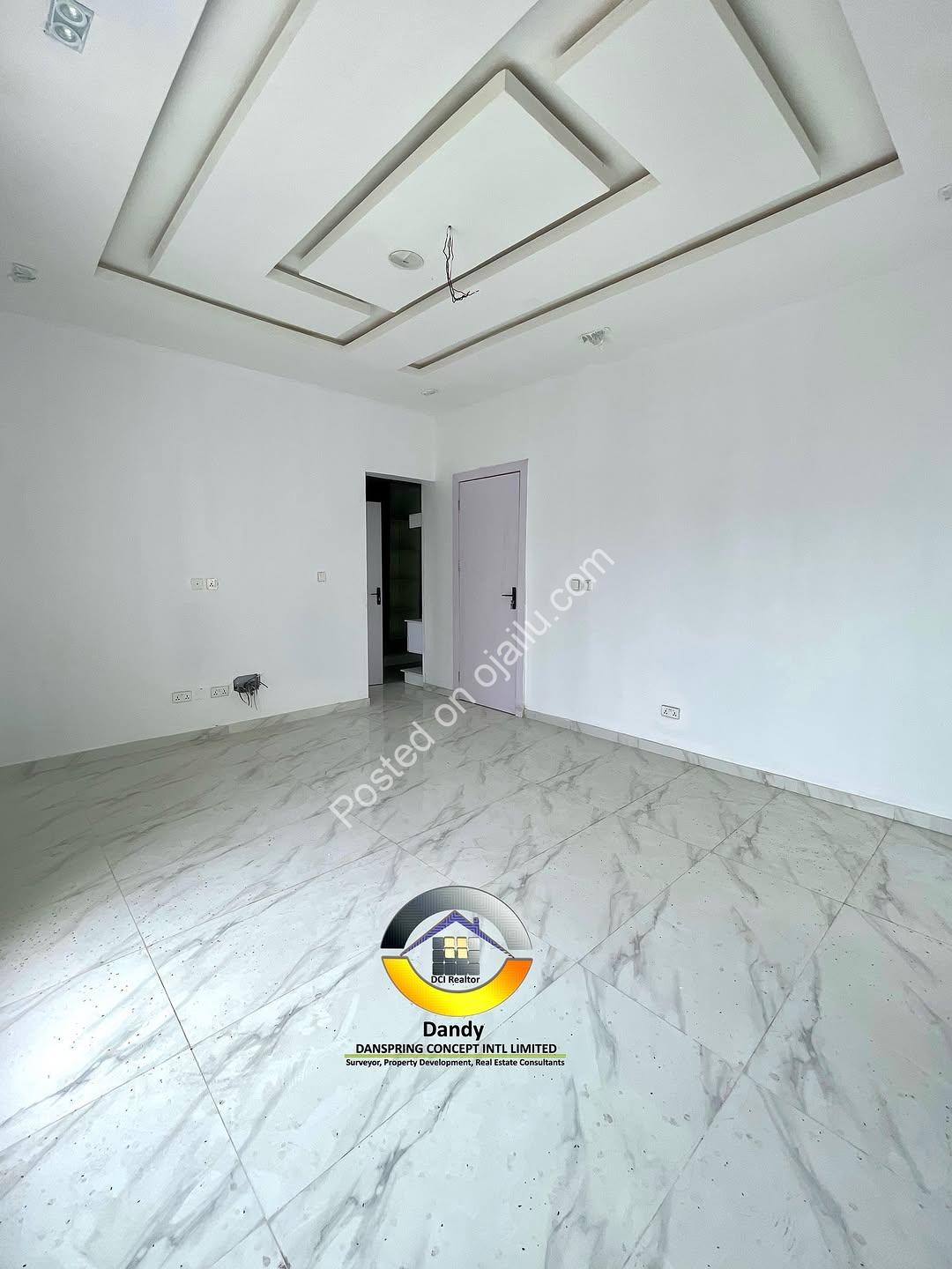 Modern 4-Bed Duplex with Pool in Chevron