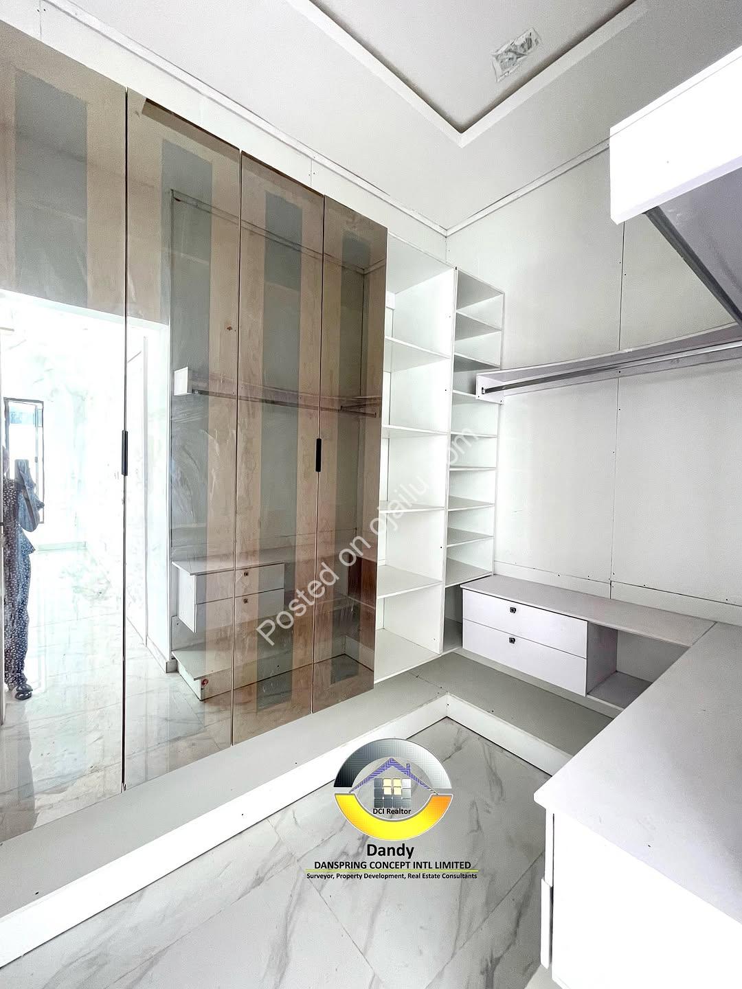 Modern 4-Bed Duplex with Pool in Chevron