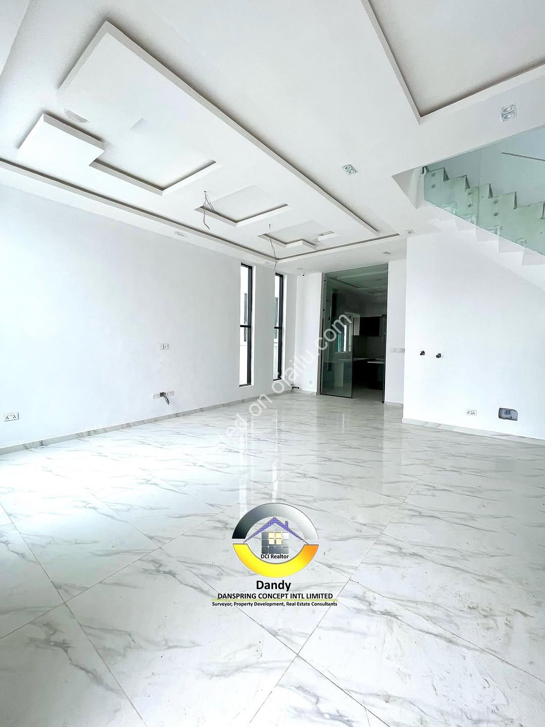 Modern 4-Bed Duplex with Pool in Chevron