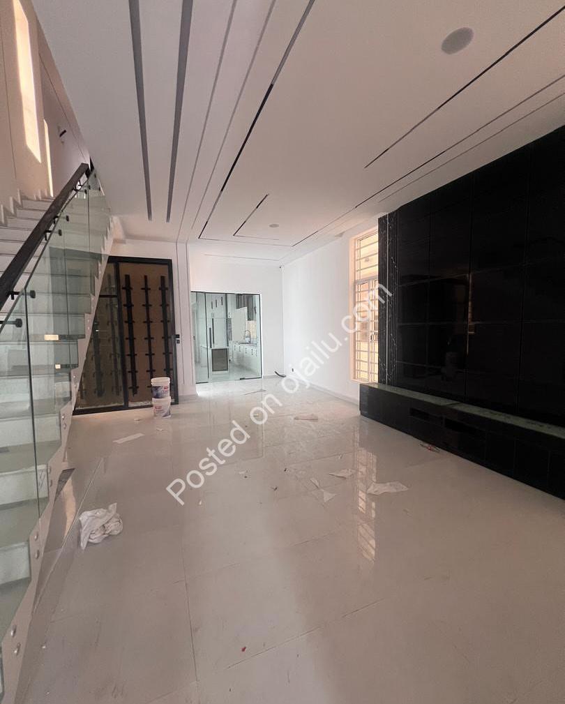 Your Dream Home Awaits: 5-Bed En-Suite Duplex in Ologolo