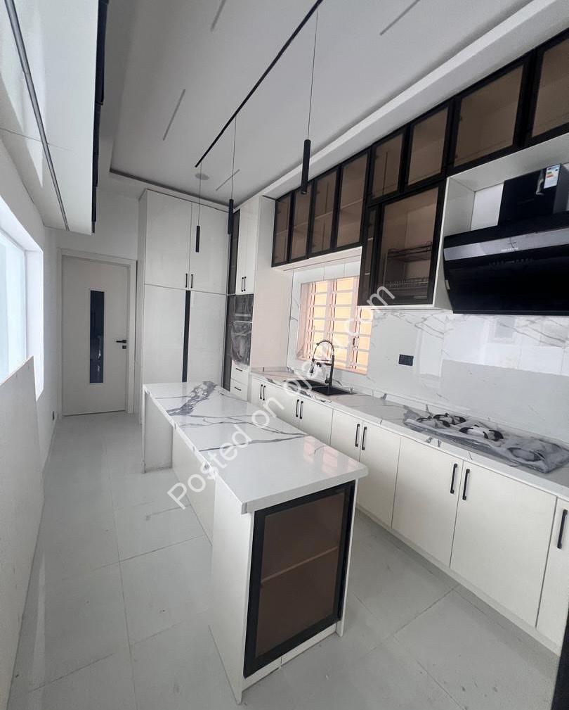 Your Dream Home Awaits: 5-Bed En-Suite Duplex in Ologolo
