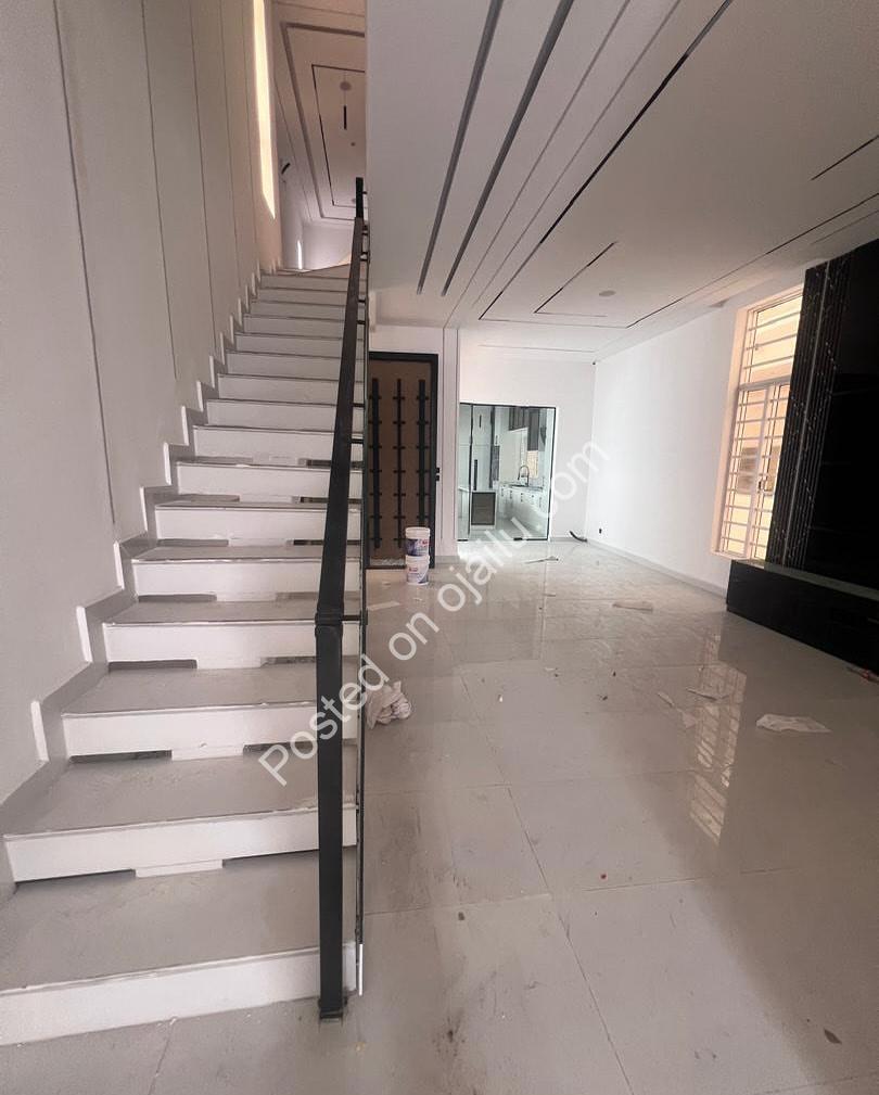Your Dream Home Awaits: 5-Bed En-Suite Duplex in Ologolo