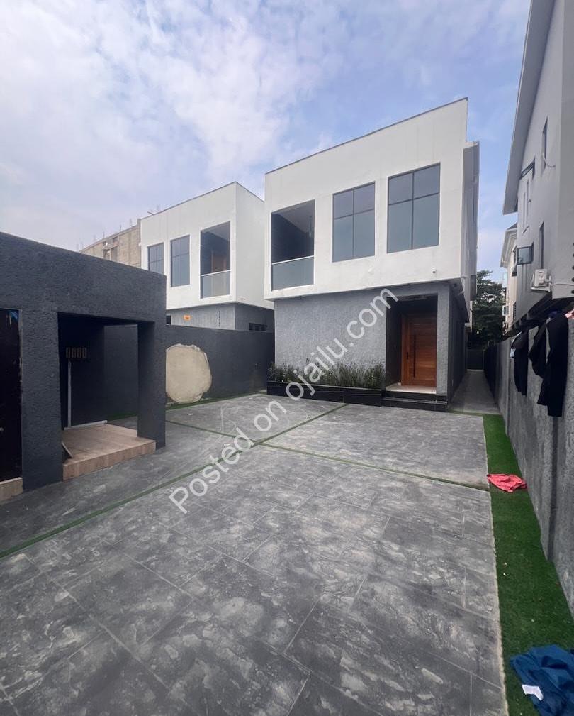 Your Dream Home Awaits: 5 En-Suite Bedrooms in Ologolo