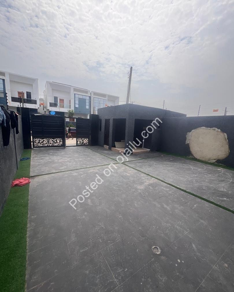 Your Dream Home Awaits: 5 En-Suite Bedrooms in Ologolo