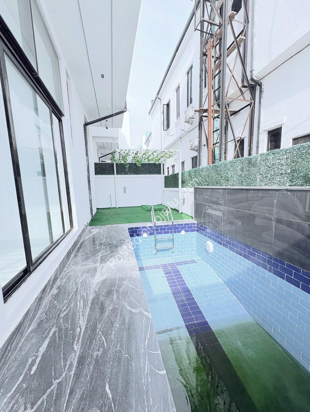 5-Bed Dream Home with Pool in Orchid