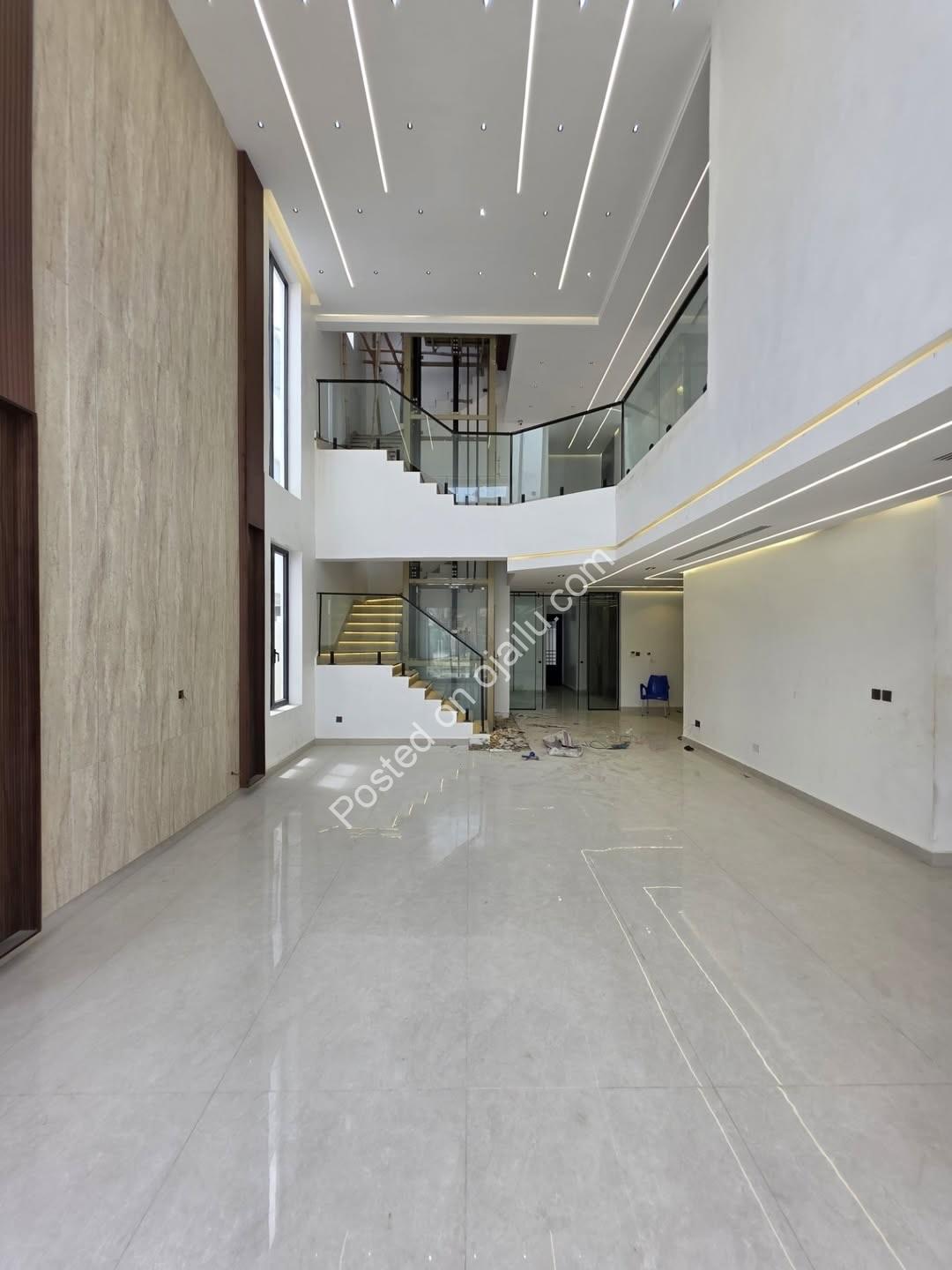5-Bed En-Suite Haven with Pool & BQ in Lekki Phase 1