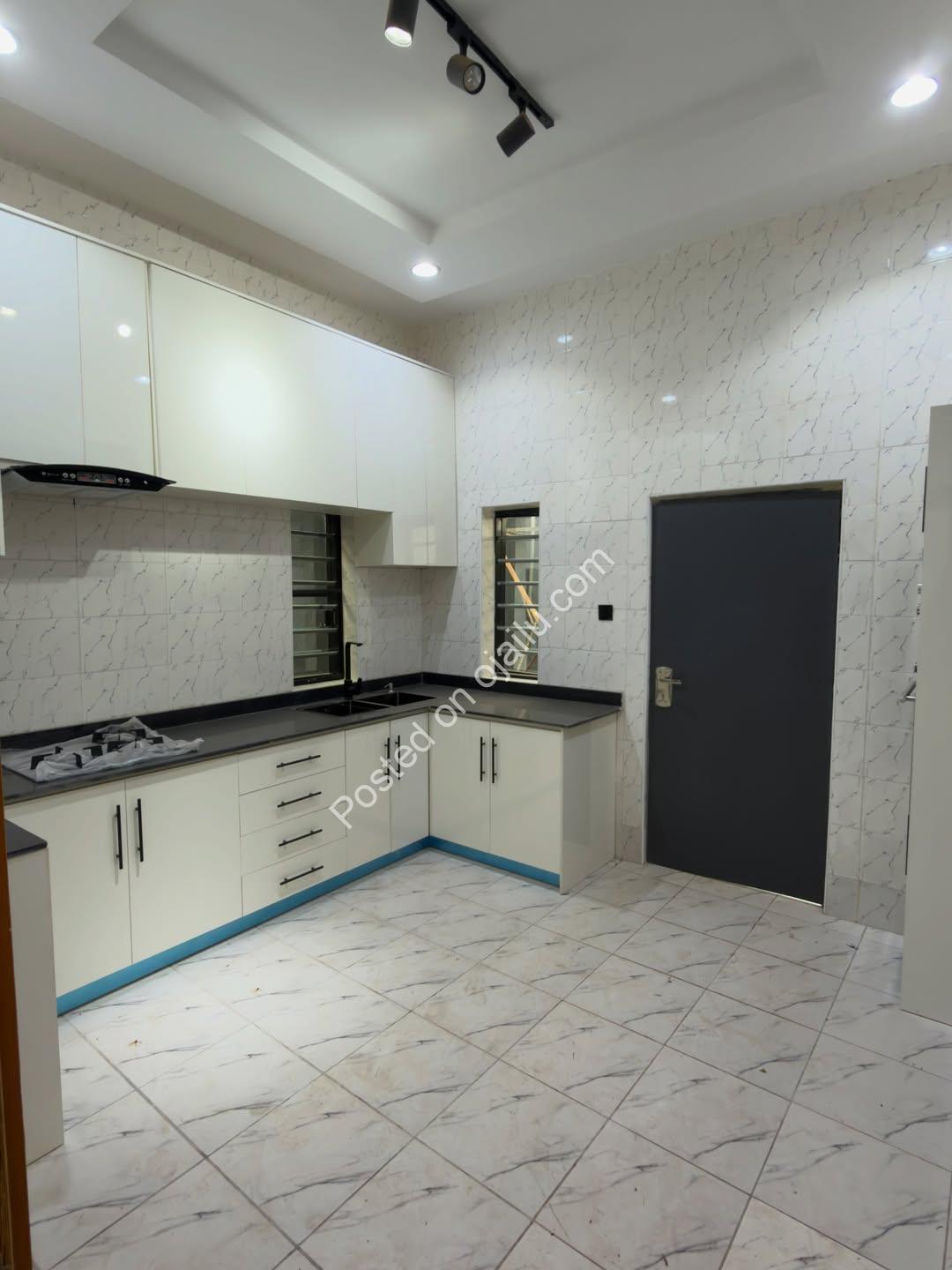 **Newly Built En-Suite 3BR Terrace Duplex in Serene Thinker Corner**