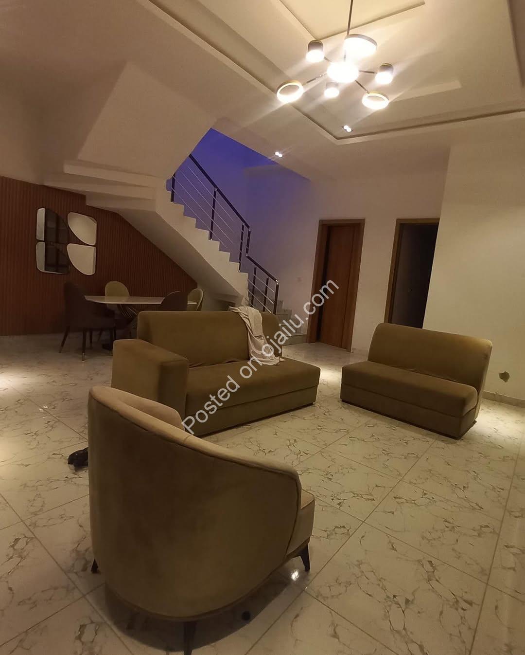 Experience Elegance: 4BR Terrace Duplex in VGC