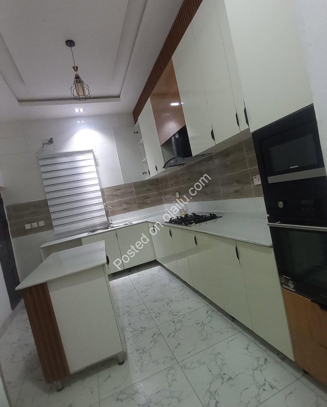 Experience Elegance: 4BR Terrace Duplex in VGC