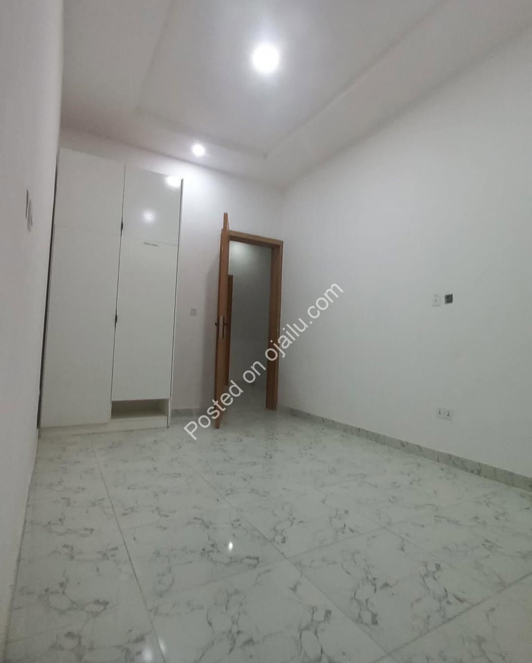 Experience Elegance: 4BR Terrace Duplex in VGC