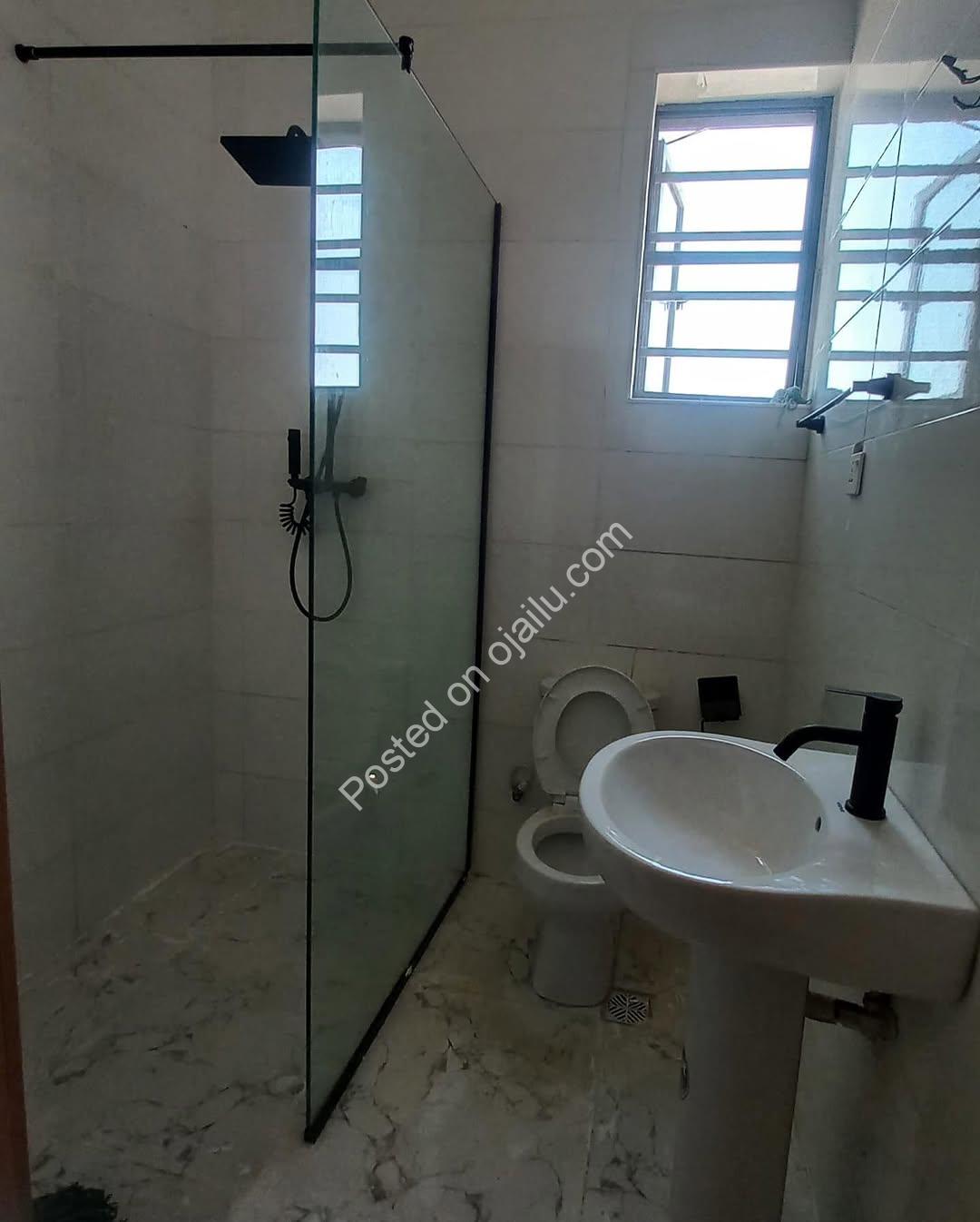 Experience Elegance: 4BR Terrace Duplex in VGC