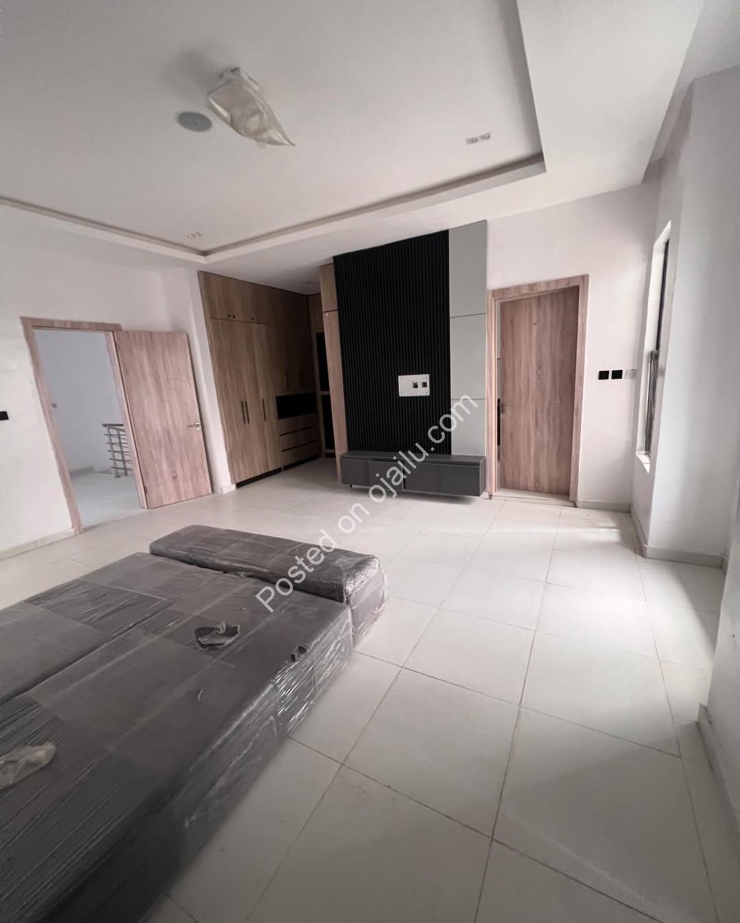 4 BEDROOM SEMI DETACHED DUPLEX