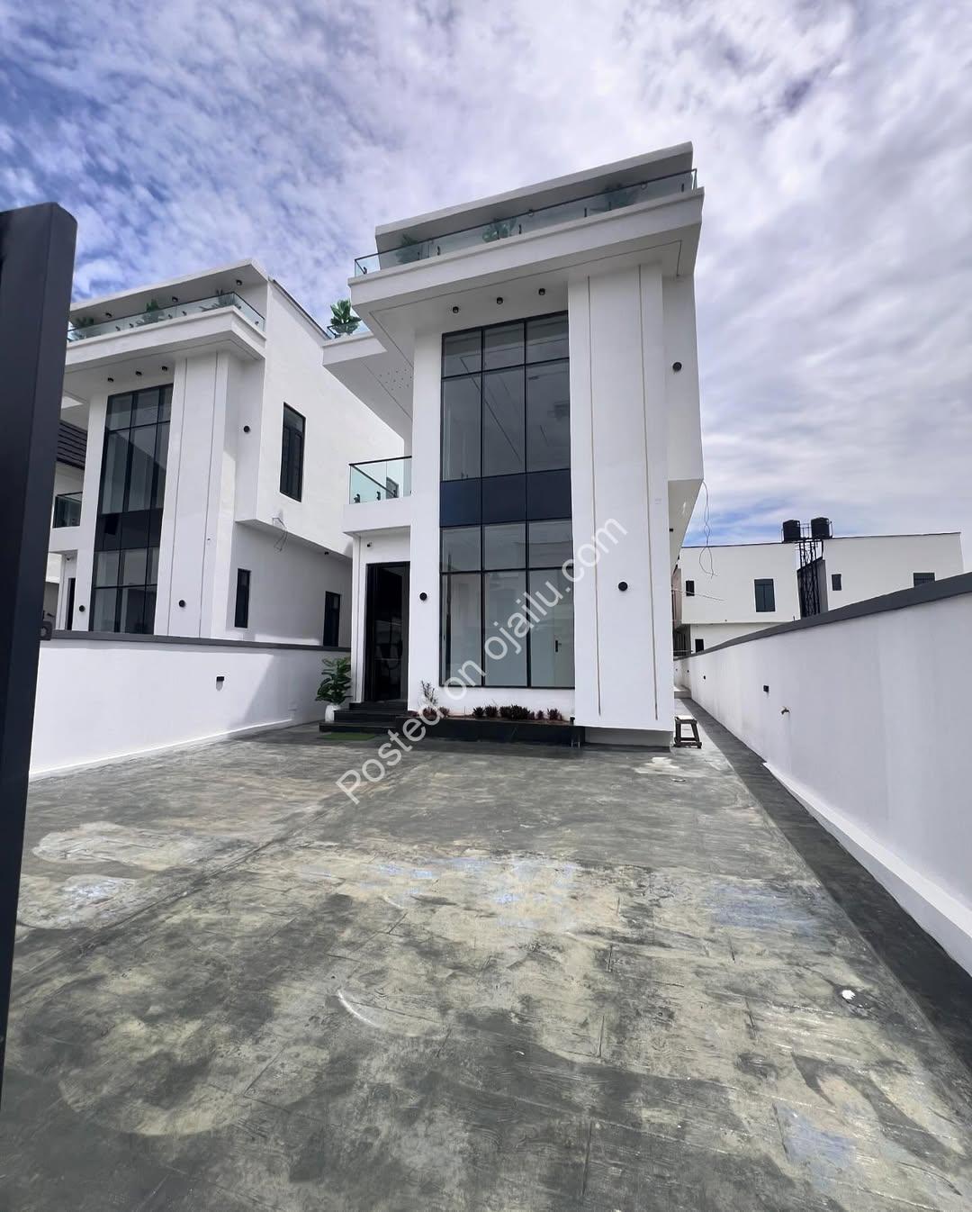 En-suite Elegance in VGC: 5BR Duplex for ₦400M