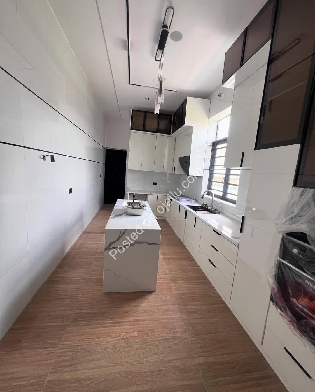 En-suite Elegance in VGC: 5BR Duplex for ₦400M