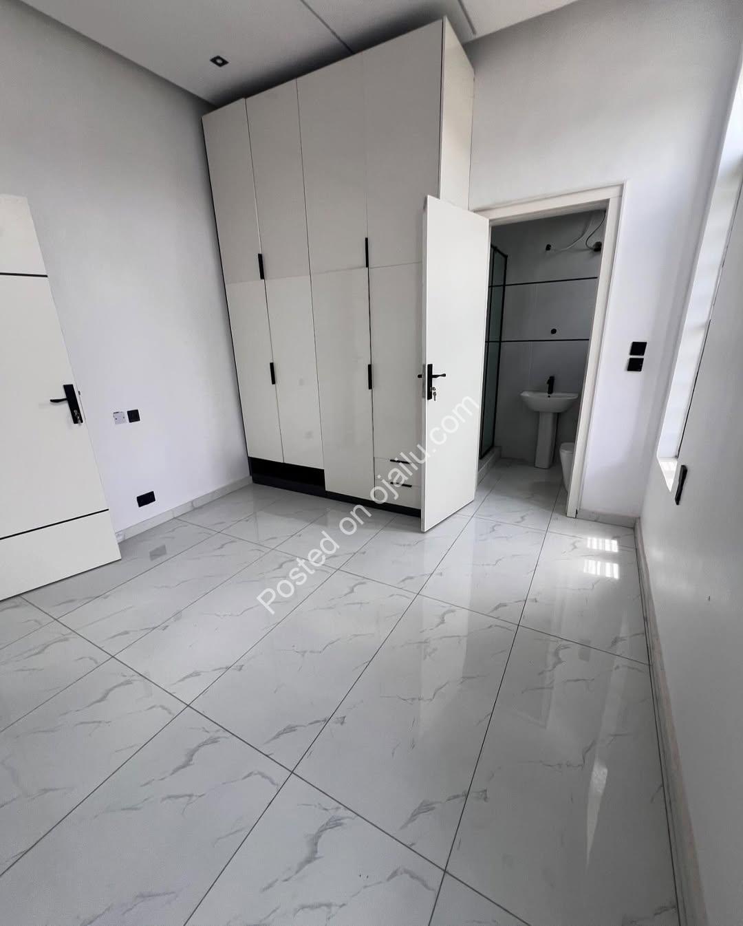 En-suite Elegance in VGC: 5BR Duplex for ₦400M