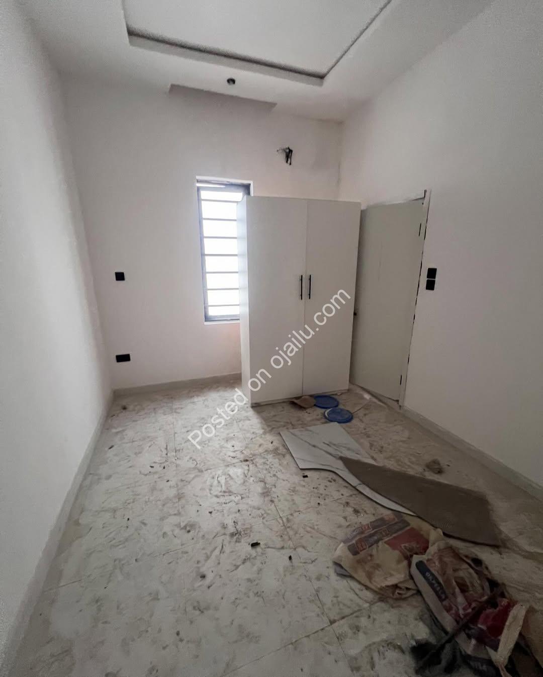 Elegant 4-Bed Semi-Detached Duplex in VGC