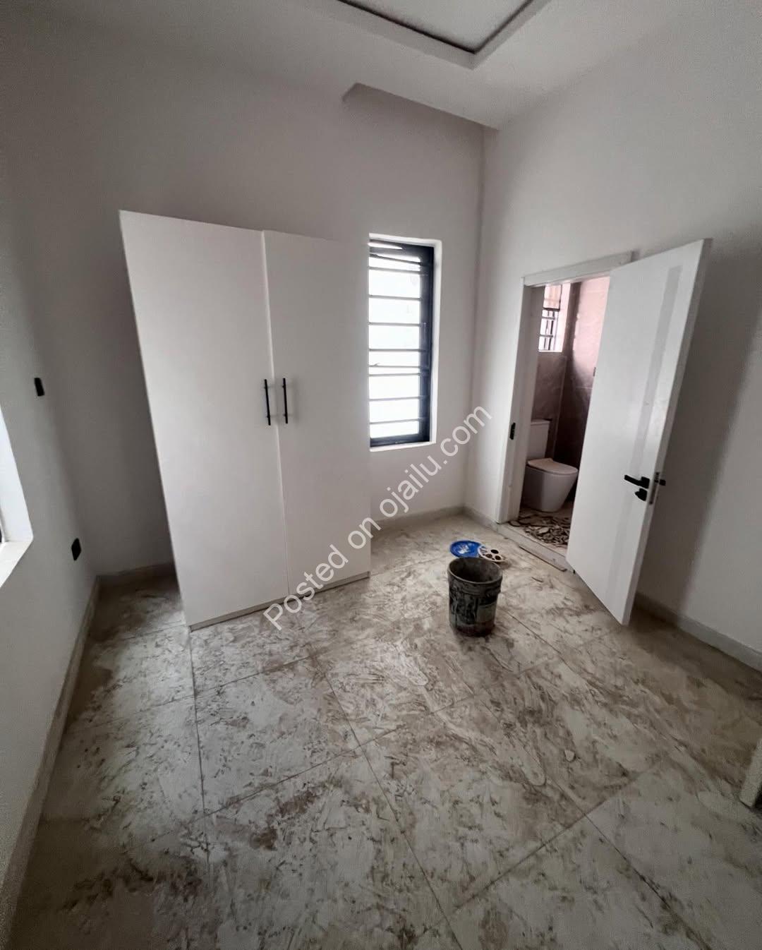 Elegant 4-Bed Semi-Detached Duplex in VGC