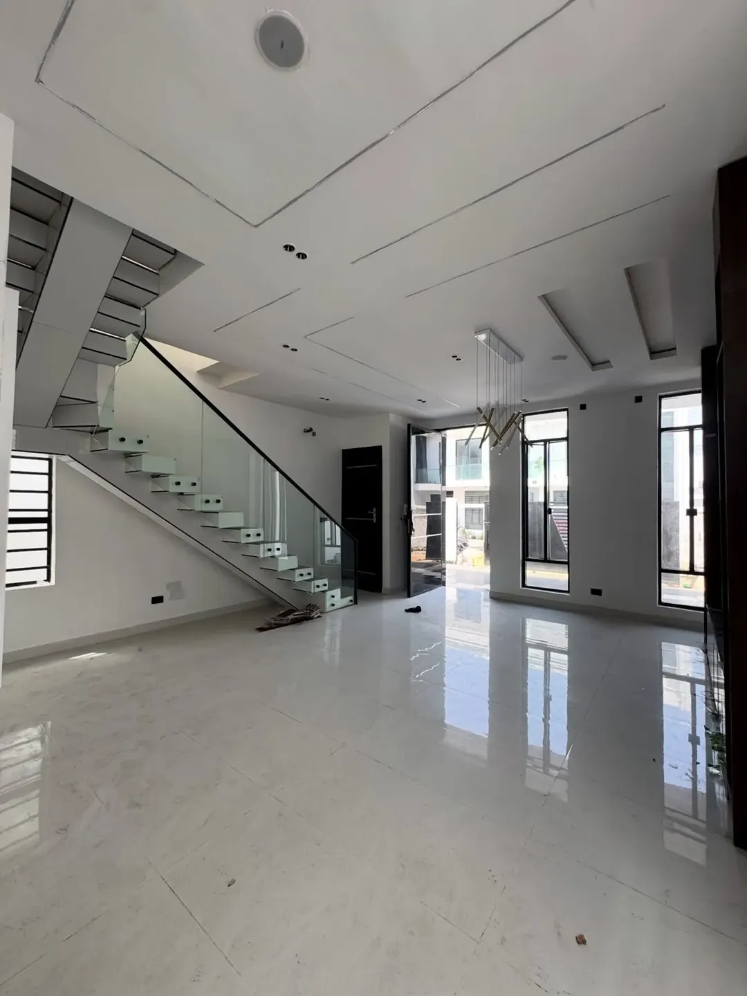 4-Bed Stunner with BQ in Chevron—250M