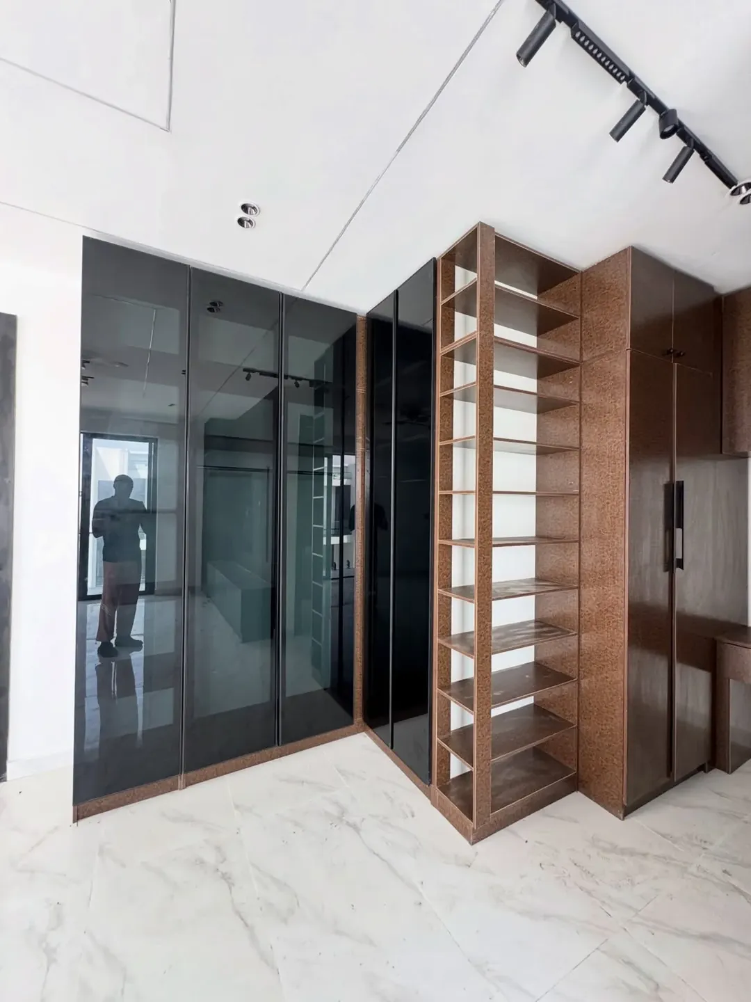 4-Bed Stunner with BQ in Chevron—250M