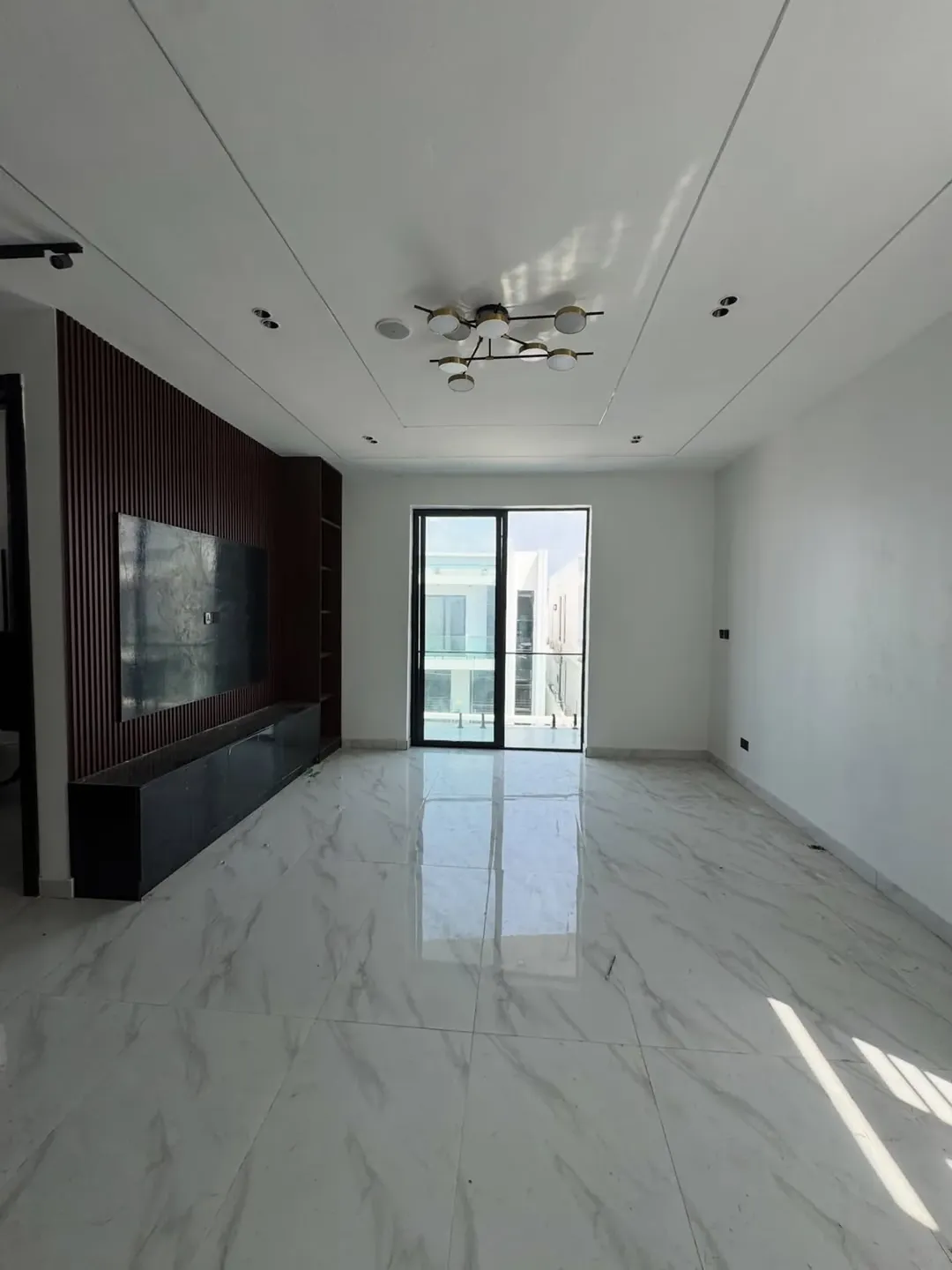 4-Bed Stunner with BQ in Chevron—250M