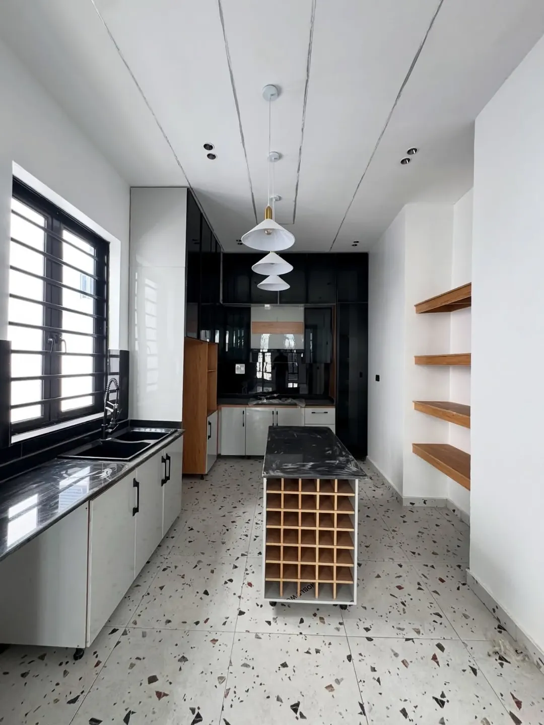 4-Bed Stunner with BQ in Chevron—250M