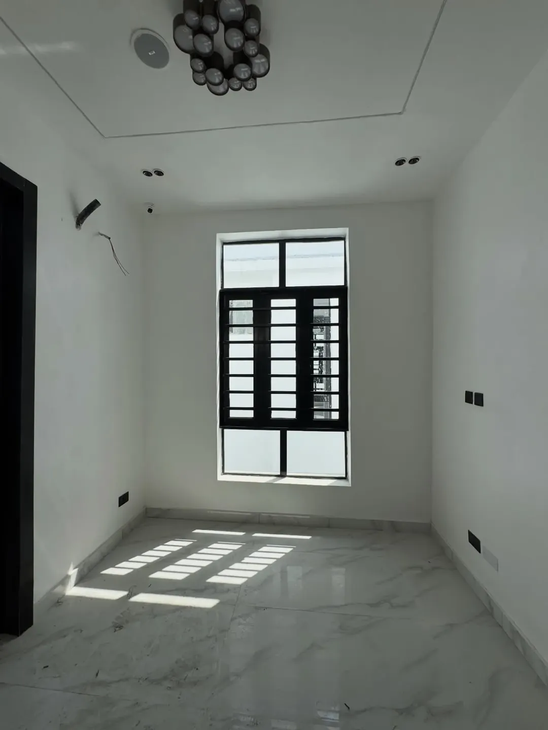 4-Bed Stunner with BQ in Chevron—250M