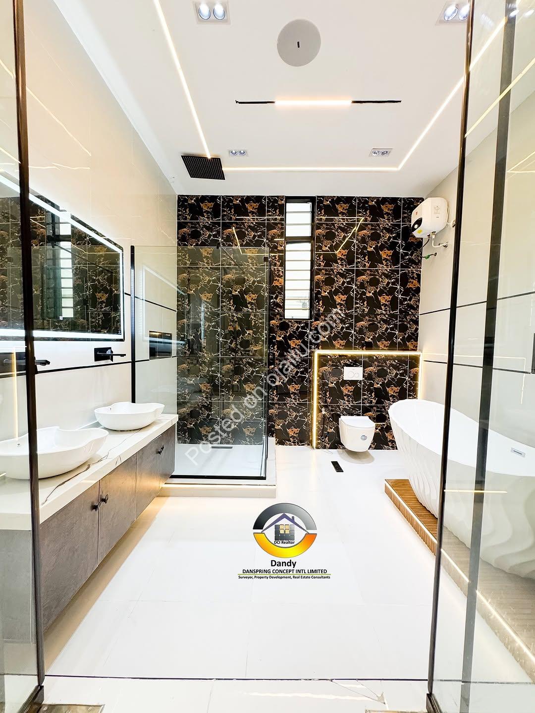 Smart 5-Bed Duplex: Pool, Mini Bar & Smart Home