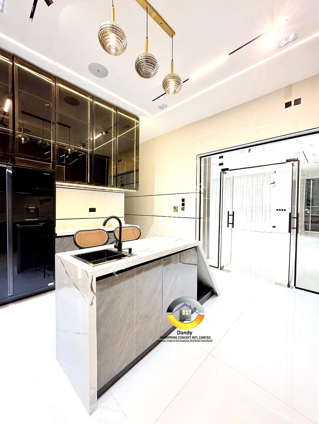 Smart 5-Bed Duplex: Pool, Mini Bar & Smart Home