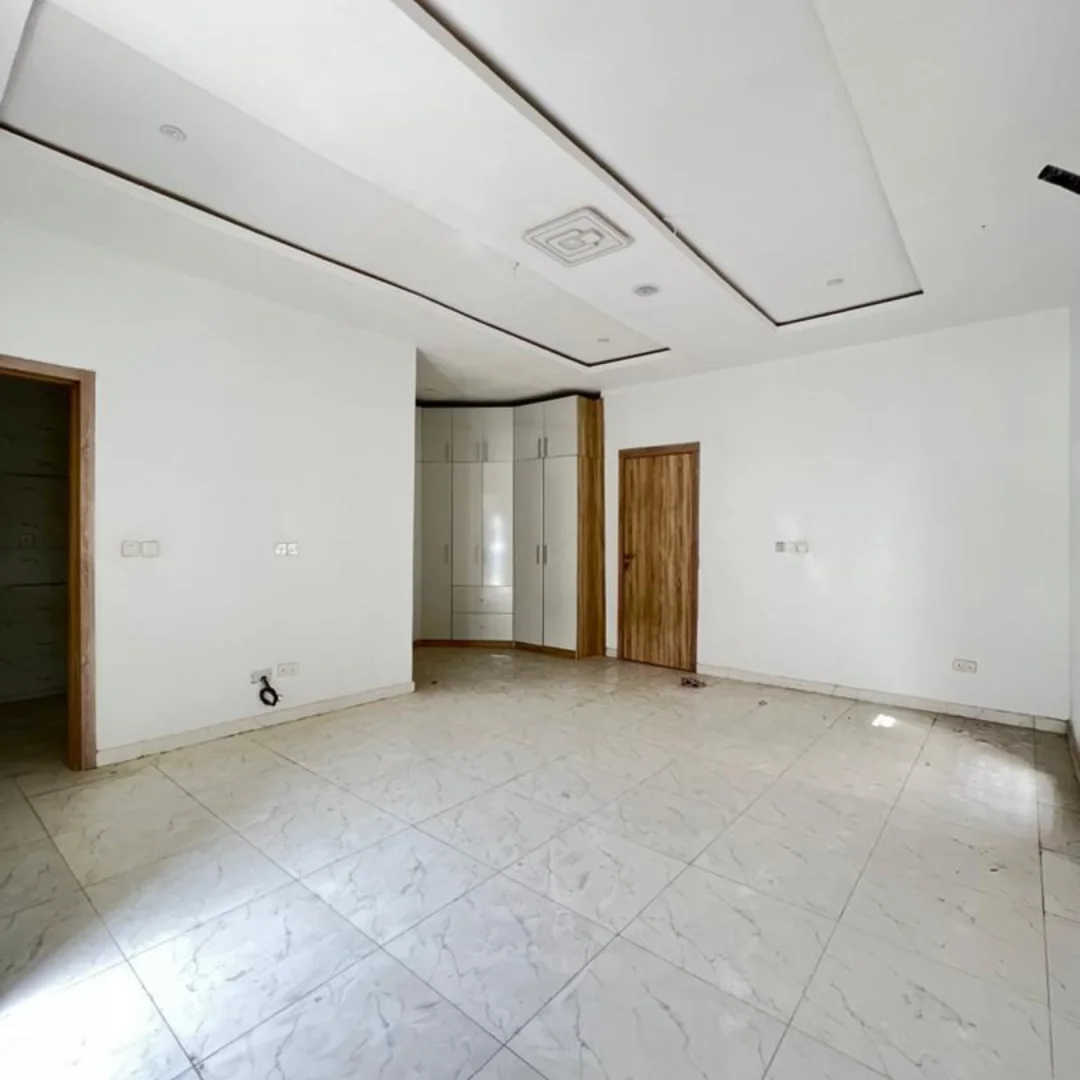 Orchid Oasis: 4-Bed Semi-Detached with BQ for 10M