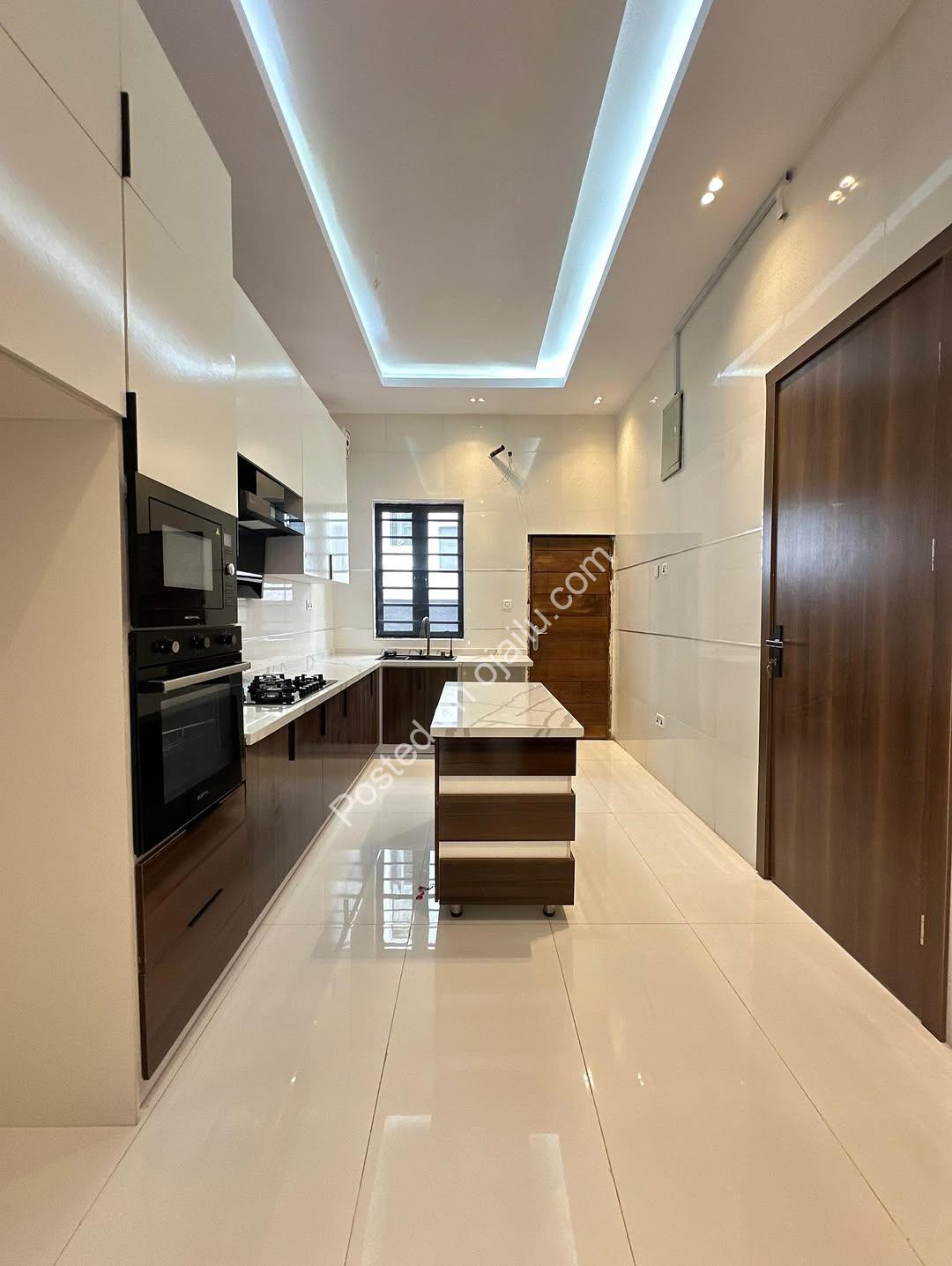 4-Bed Duplex with BQ in Chevron Lekki