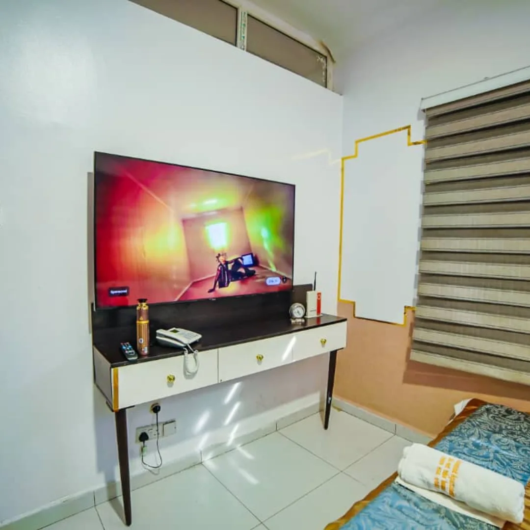 Escape to Serenity: 2-Bedroom Penthouse in a Secure Estate with Park Views
