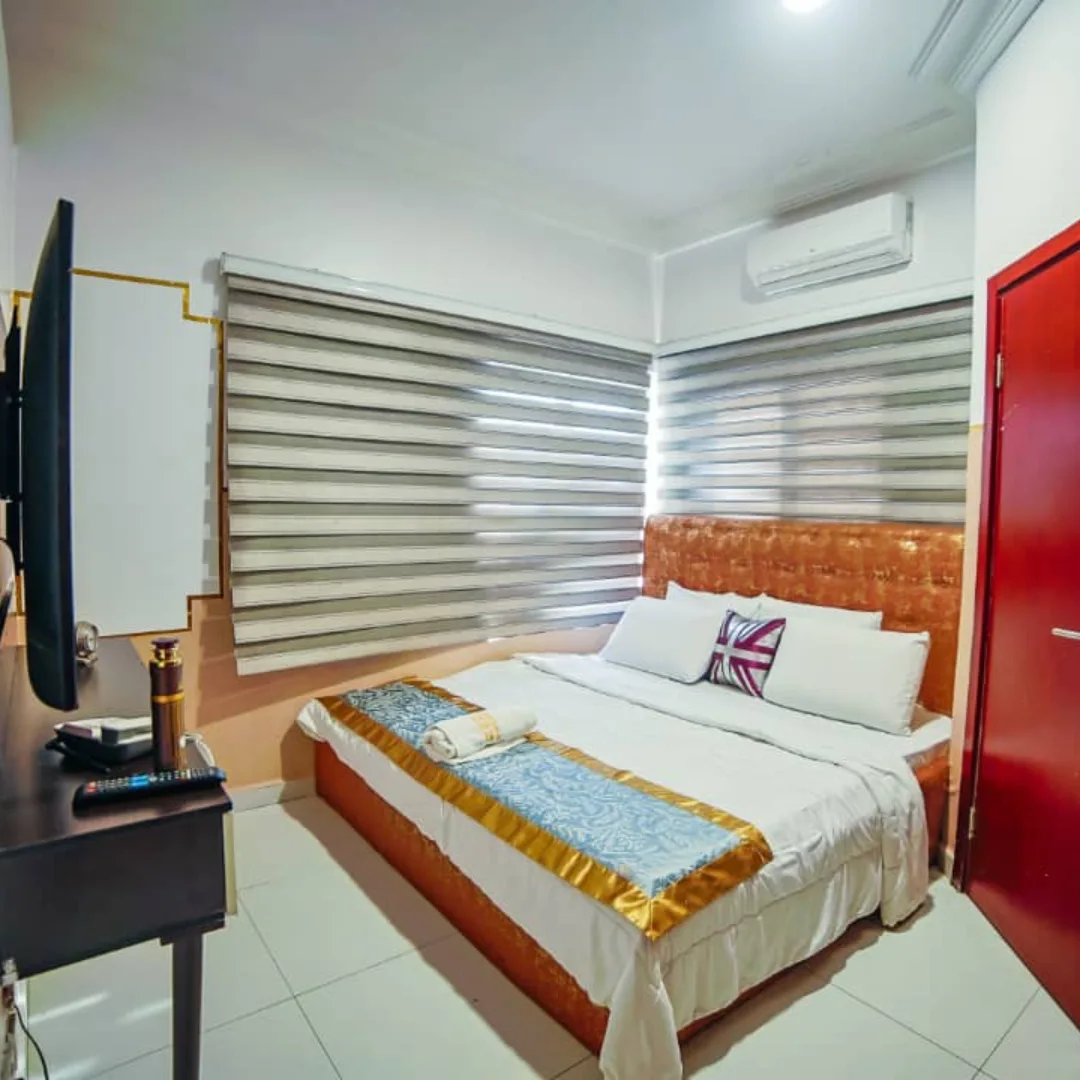 Escape to Serenity: 2-Bedroom Penthouse in a Secure Estate with Park Views