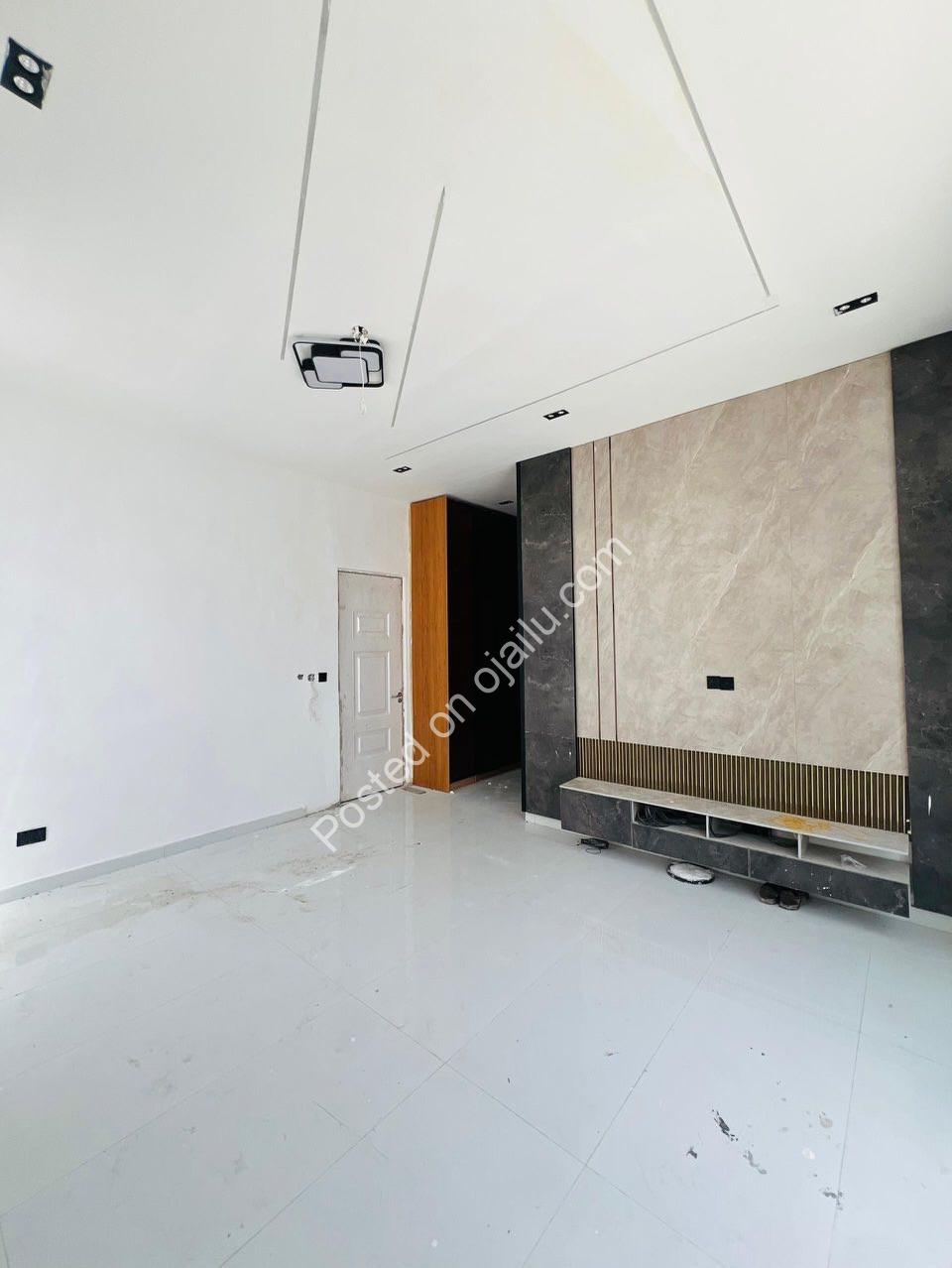 Ikota 4-Bed Haven: Ensuite Luxury, 200M