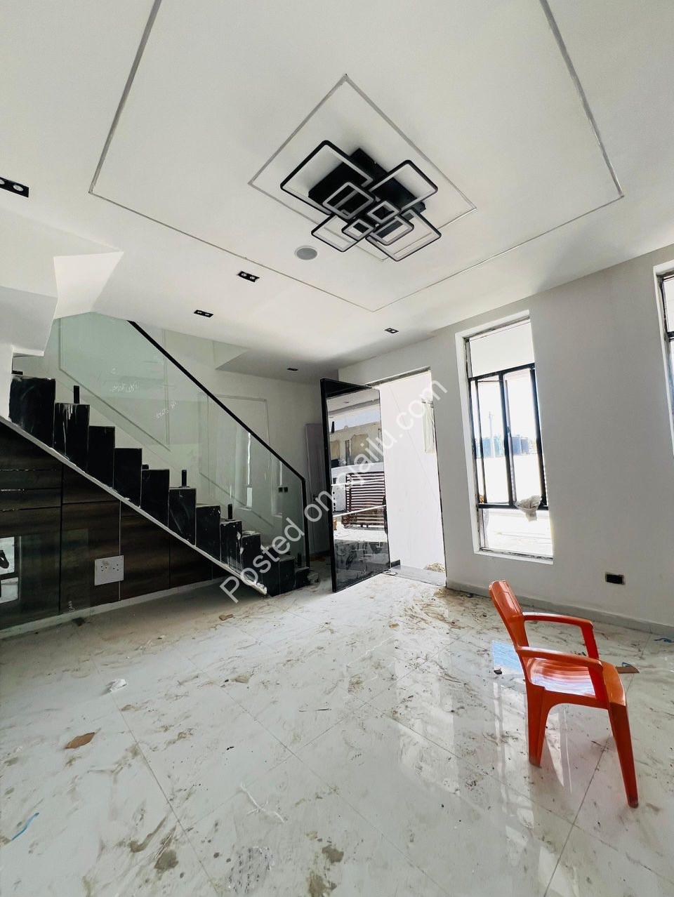 Ikota 4-Bed Haven: Ensuite Luxury, 200M