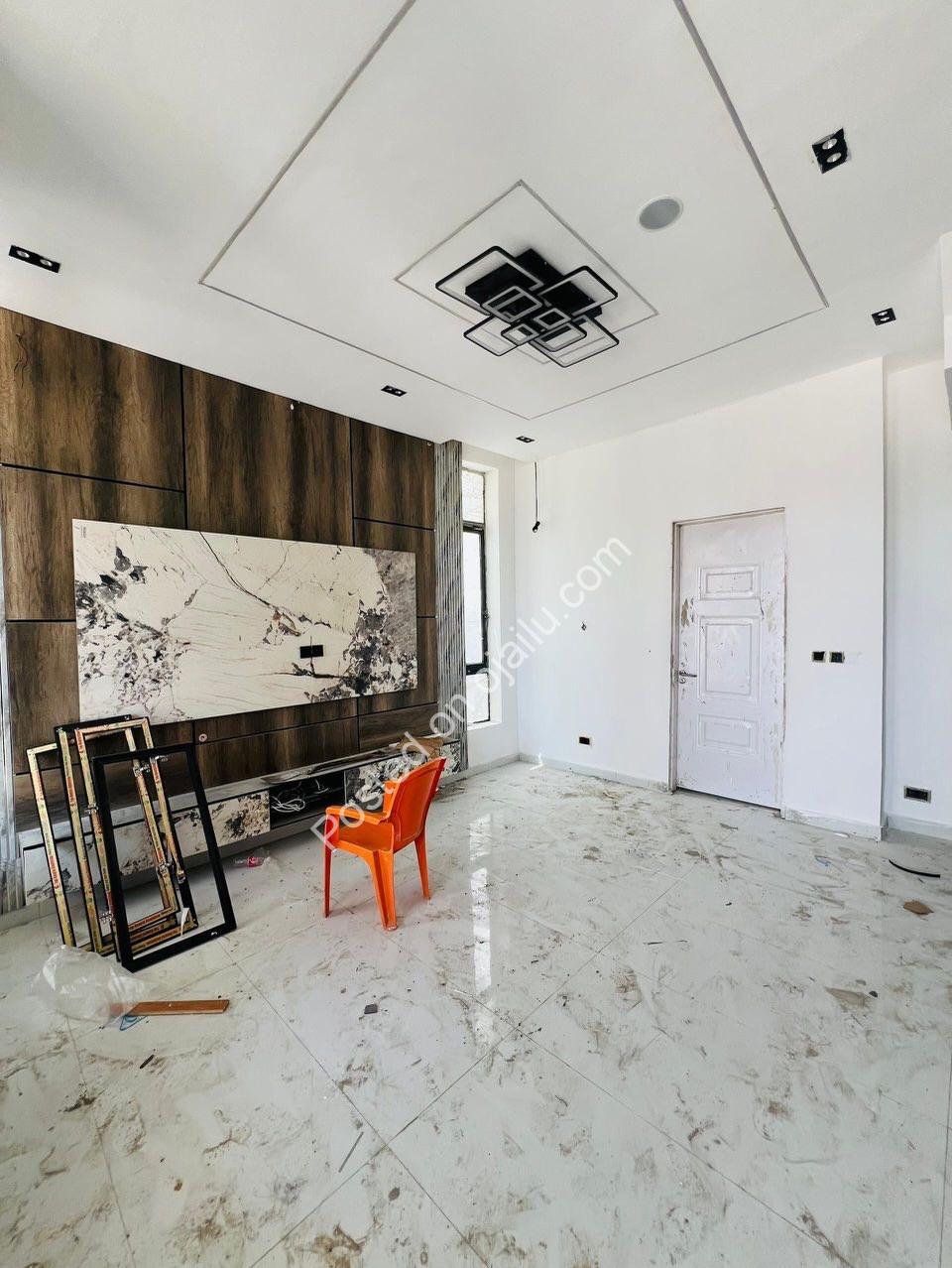 Ikota 4-Bed Haven: Ensuite Luxury, 200M
