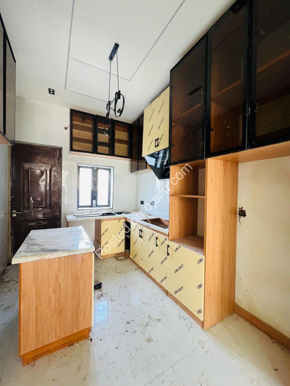 Ikota 4-Bed Haven: Ensuite Luxury, 200M