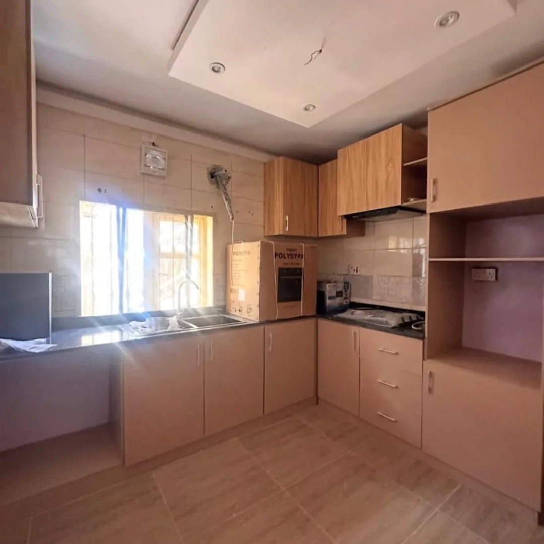 Chevron Drive Stunner: 3 Ensuites, Newly Renovated