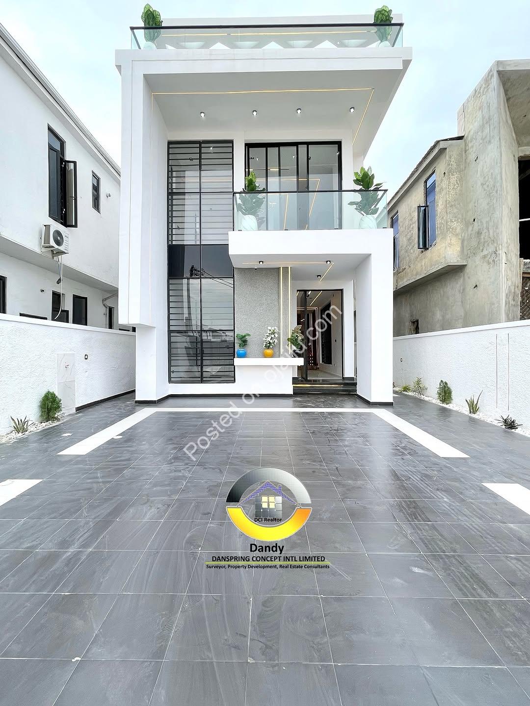 Ikota Showstopper: 5BR Duplex, Pool & Gym
