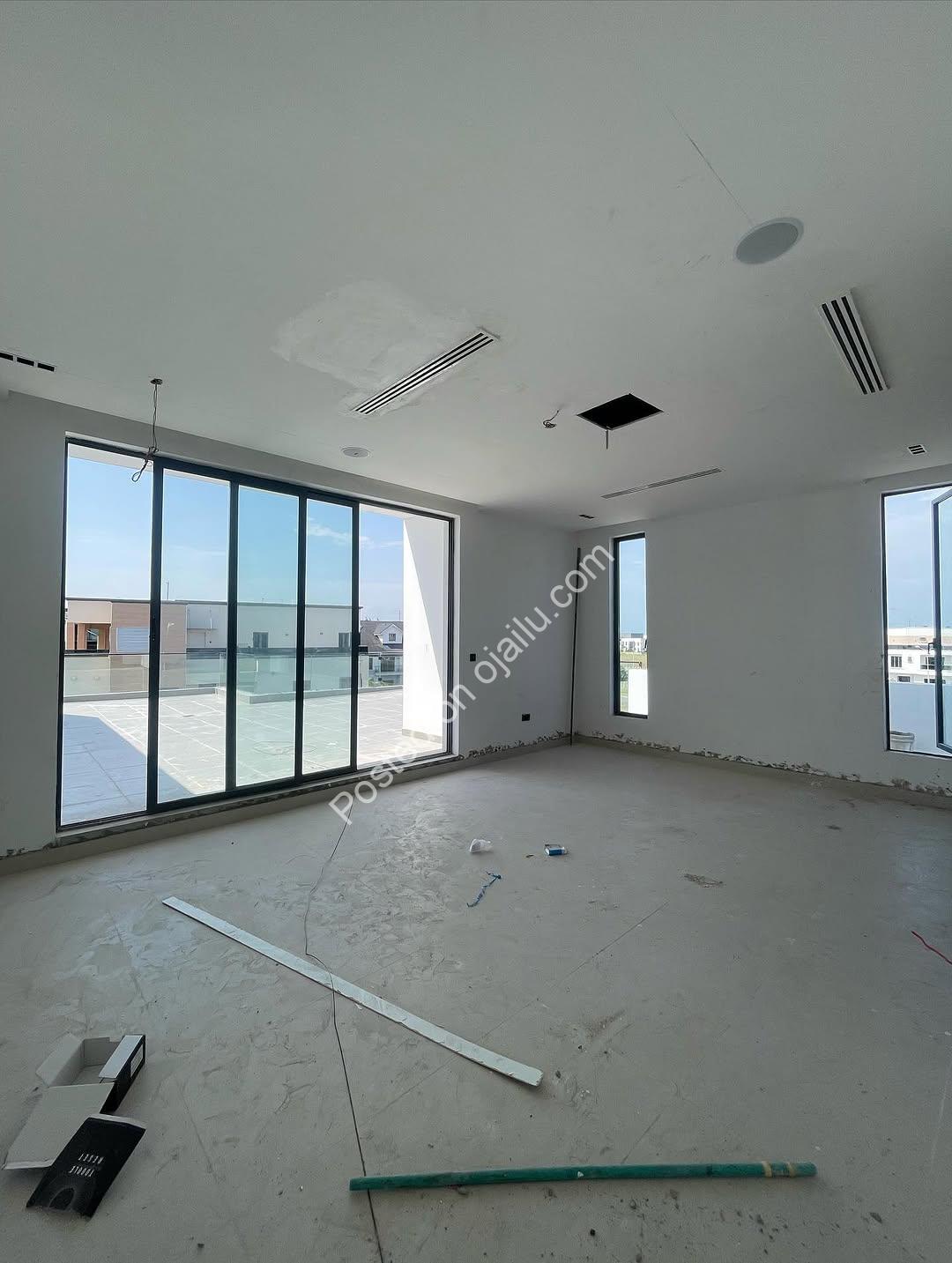 Cowrie Creek Gem: 5-Bed Duplex with Pool & Cinema