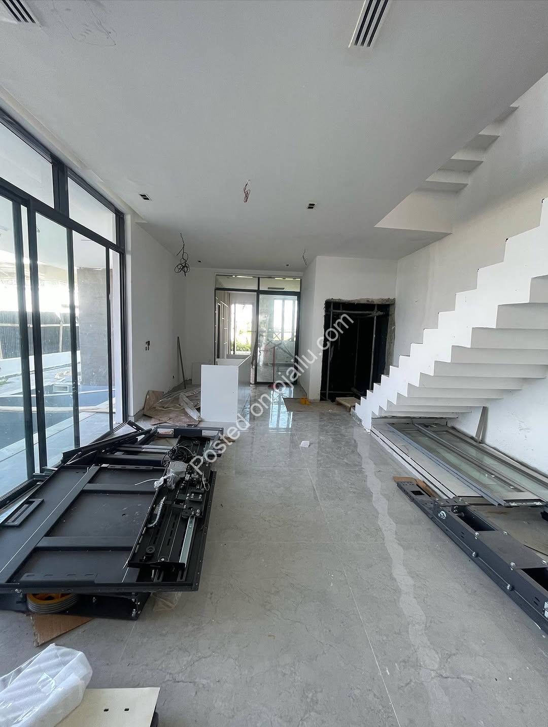 Cowrie Creek Gem: 5-Bed Duplex with Pool & Cinema