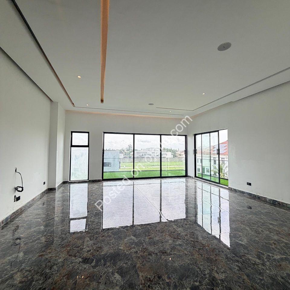 Brand New 5-Bed Duplex with Cinema & Pool in VGC