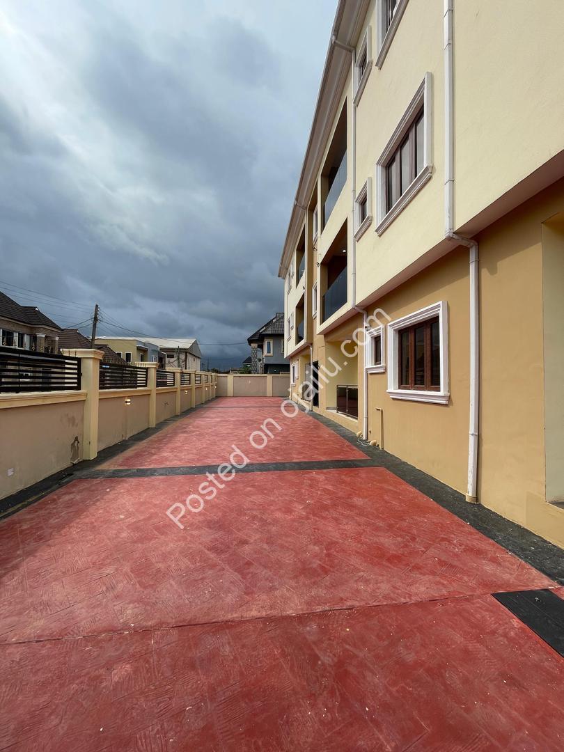 All-Ensuite 2BR Beauty Near Ikeja & Airport