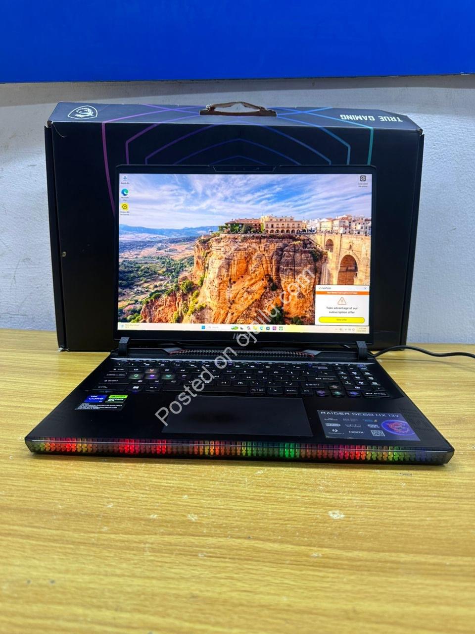 UNLEASH 240Hz POWER: MSI Raider GE68HX (i7-13th Gen)
