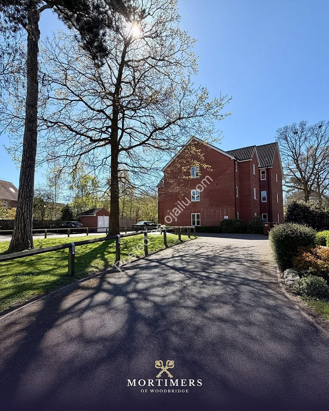 Woodland Views: 2-Bed Kesgrave Apartment