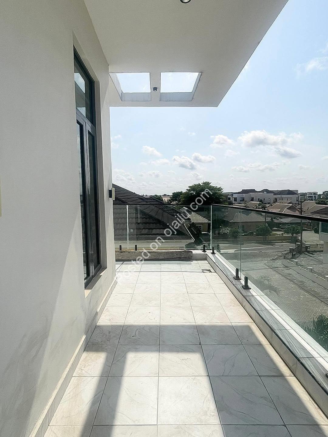 600sqm Corner-Piece: Cinema, Rooftop Terrace & Pool in Chevron