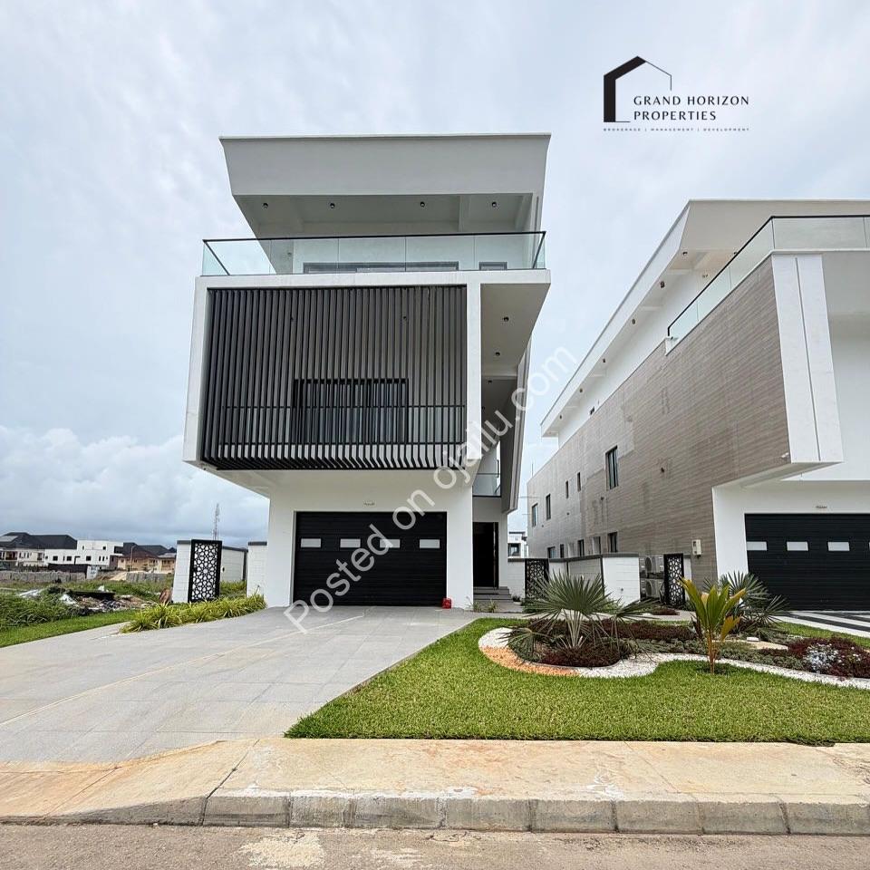 Brand New 5-Bed Duplex with Cinema & Pool in VGC