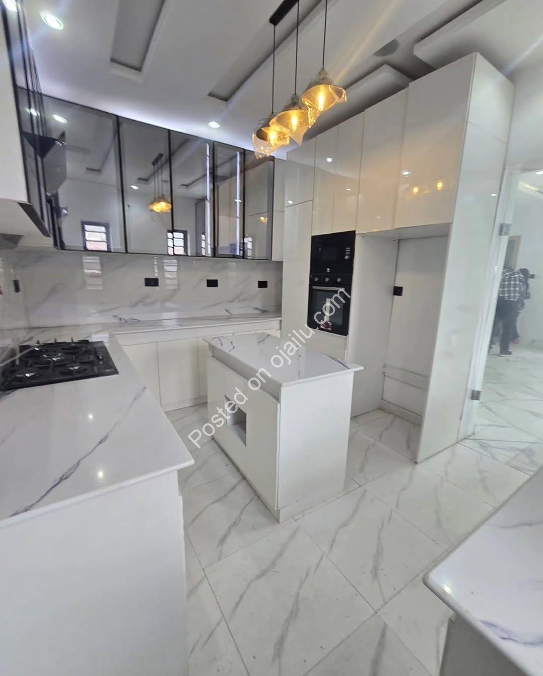 Your Private Compound: 4 Ensuite Bedrooms in Ogudu