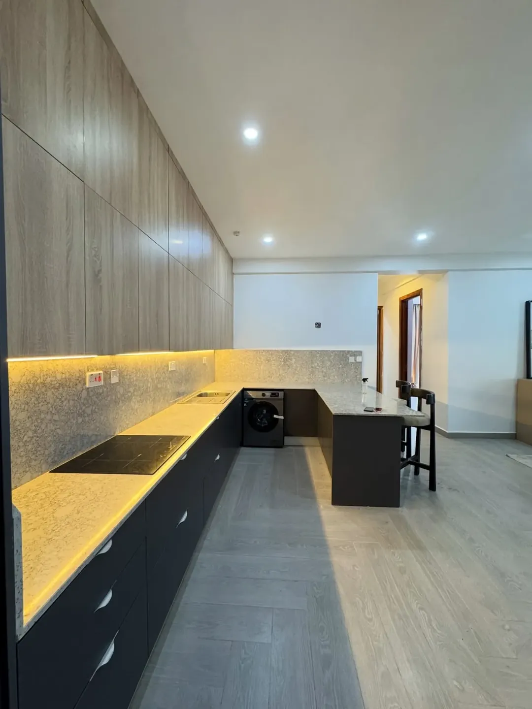 Ikate Elegance: New 2 & 3 Bed with Pool & Elevator