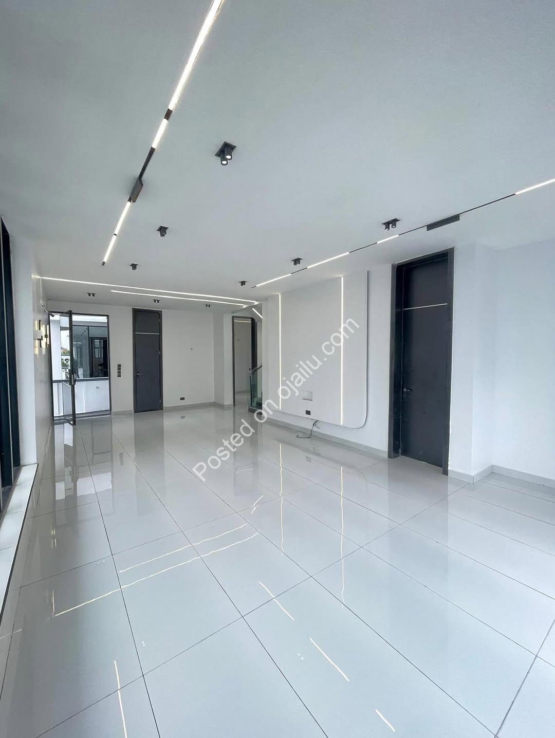 Grand 5-Bedroom Duplex in Prime Chevron Lekki